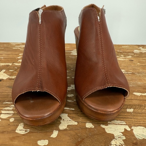 boc Tan Leather Women's Mules - Picture 2 of 5